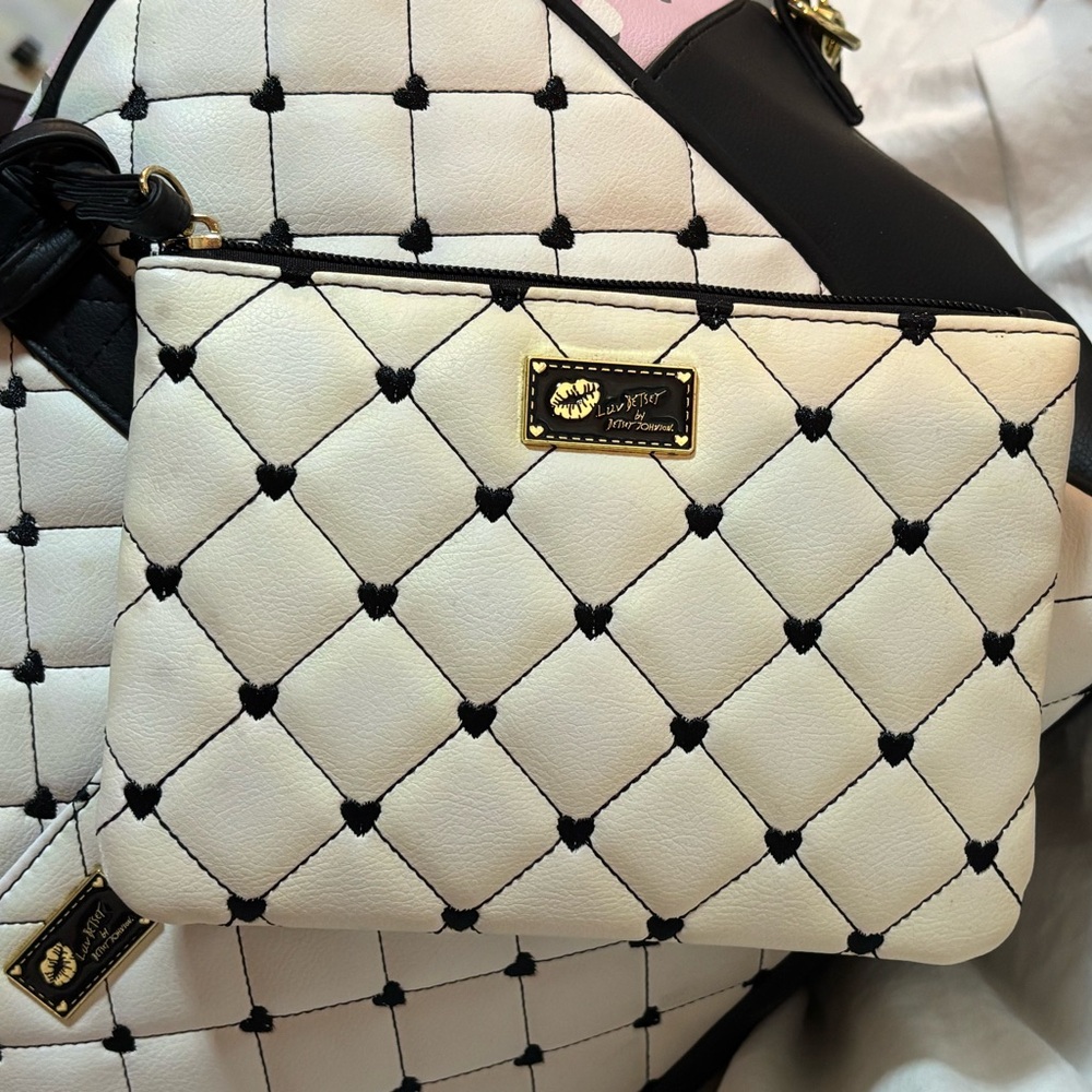 Betsey Johnson Quilted White, Pink, and Black Travel/Overnight Bag With Clutch. - Picture 11 of 16